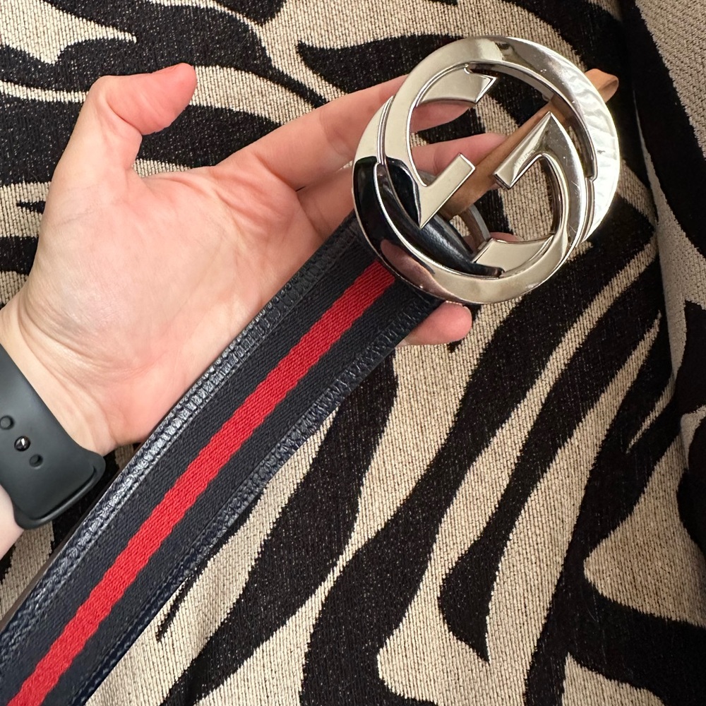 Gucci interlocking g buckle